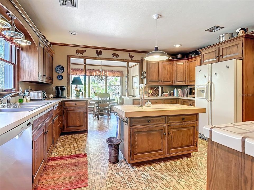 For Sale: $1,390,000 (4 beds, 2 baths, 3394 Square Feet)