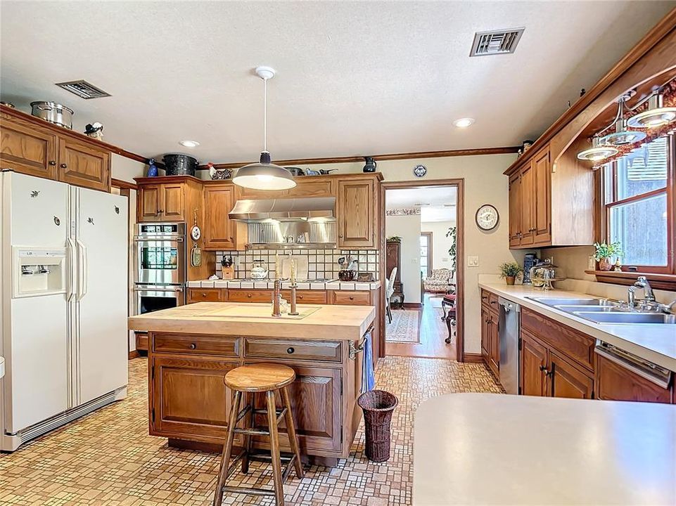 For Sale: $1,390,000 (4 beds, 2 baths, 3394 Square Feet)