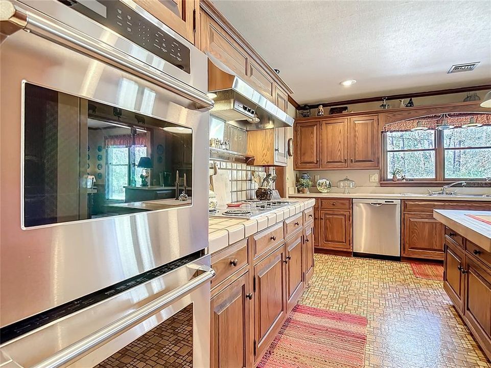 For Sale: $1,390,000 (4 beds, 2 baths, 3394 Square Feet)