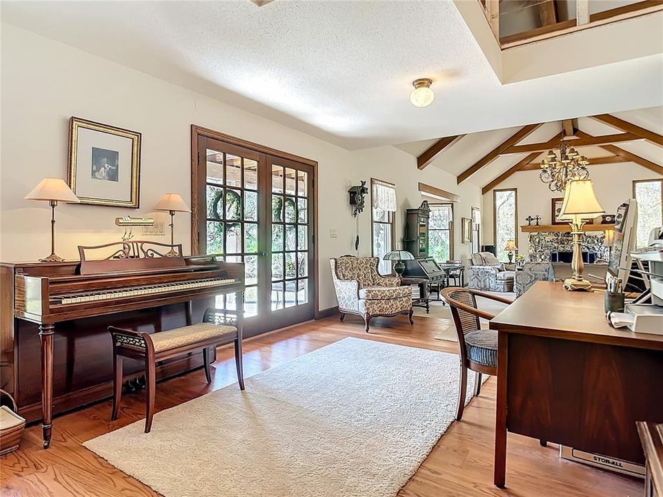 For Sale: $1,390,000 (4 beds, 2 baths, 3394 Square Feet)