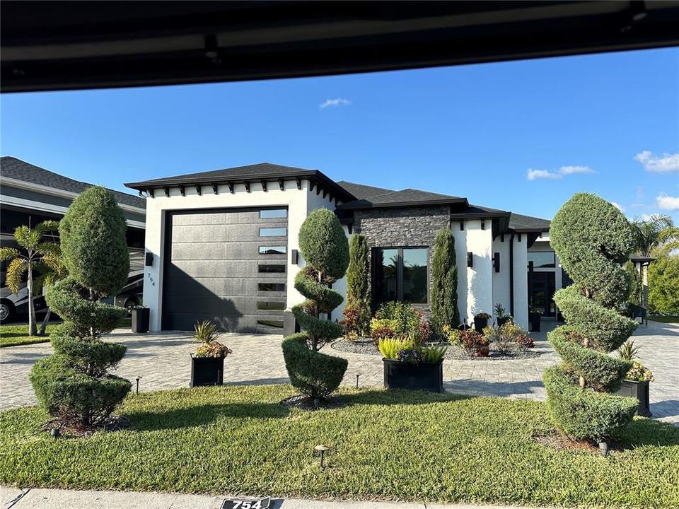 Recently Sold: $1,200,000 (3 beds, 3 baths, 2419 Square Feet)