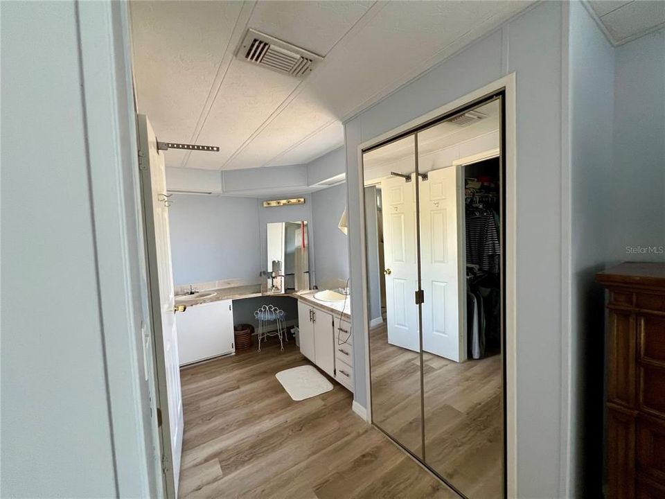 合同活跃: $149,000 (2 贝兹, 2 浴室, 1560 平方英尺)