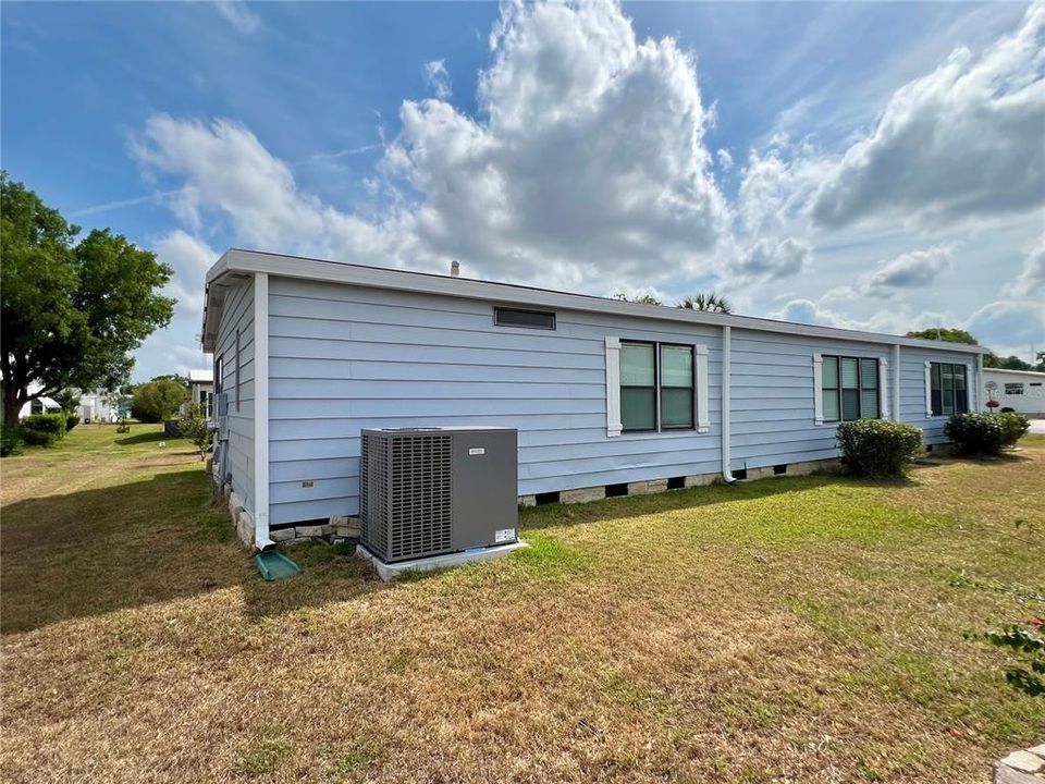 合同活跃: $149,000 (2 贝兹, 2 浴室, 1560 平方英尺)