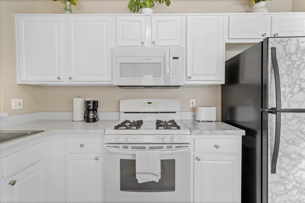 For Sale: $395,000 (3 beds, 2 baths, 1228 Square Feet)