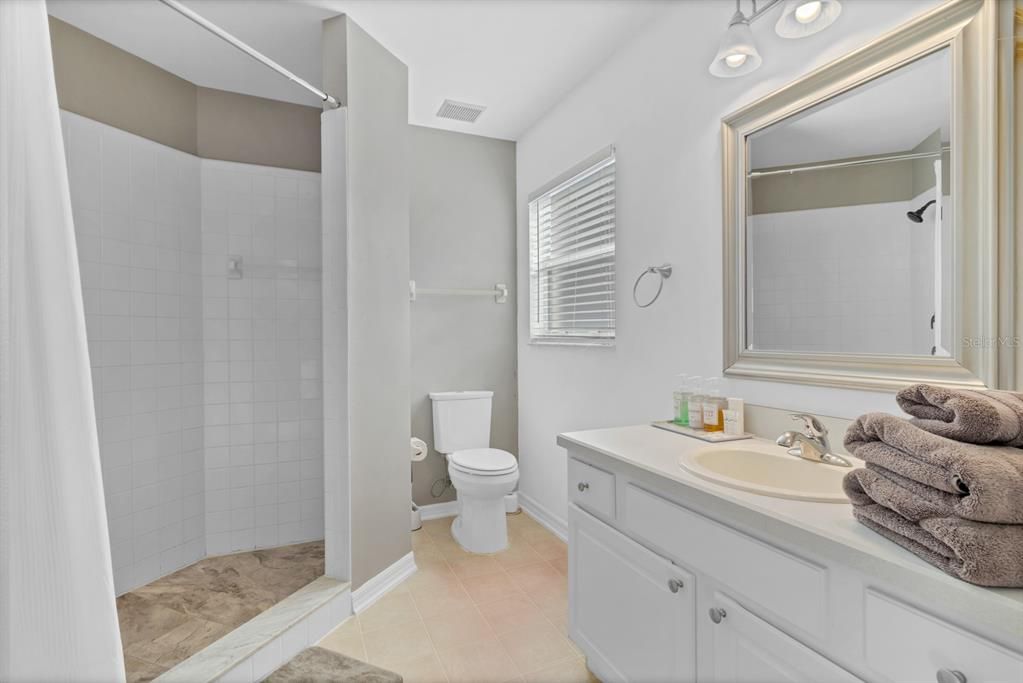 For Sale: $395,000 (3 beds, 2 baths, 1228 Square Feet)