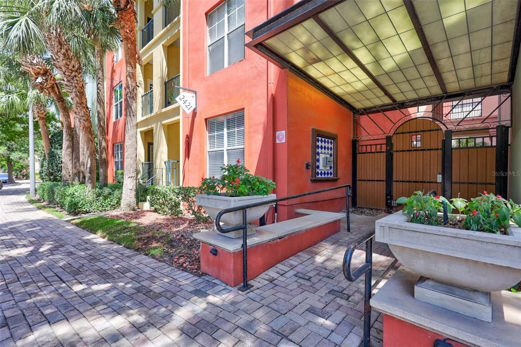 Recently Sold: $305,000 (1 beds, 1 baths, 789 Square Feet)