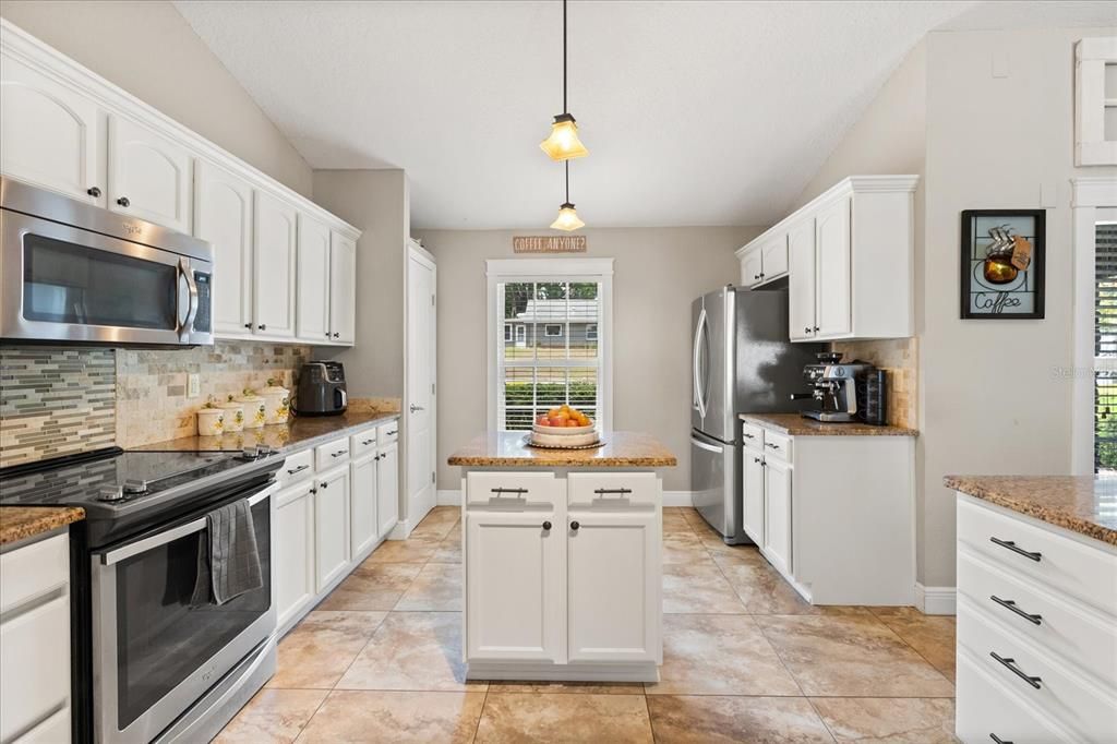 Под контрактом: $699,000 (5 спален, 3 ванн, 2798 Квадратных фут)