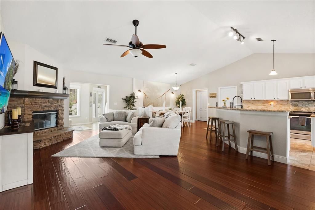 Под контрактом: $699,000 (5 спален, 3 ванн, 2798 Квадратных фут)