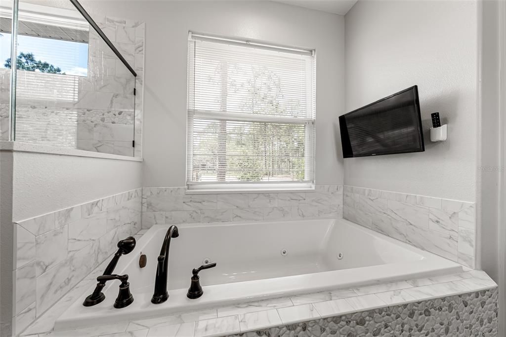 For Sale: $700,000 (4 beds, 3 baths, 2510 Square Feet)