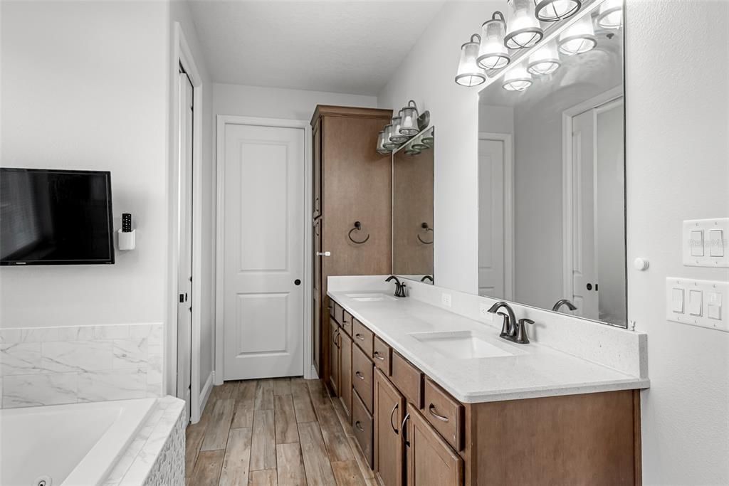 For Sale: $700,000 (4 beds, 3 baths, 2510 Square Feet)