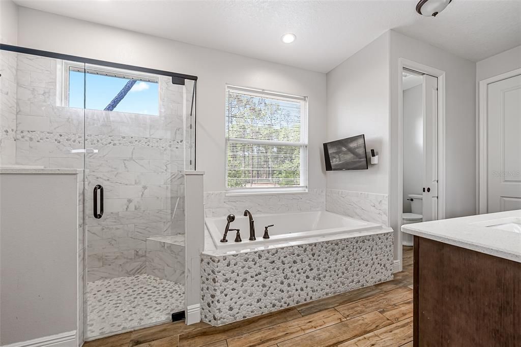 For Sale: $700,000 (4 beds, 3 baths, 2510 Square Feet)