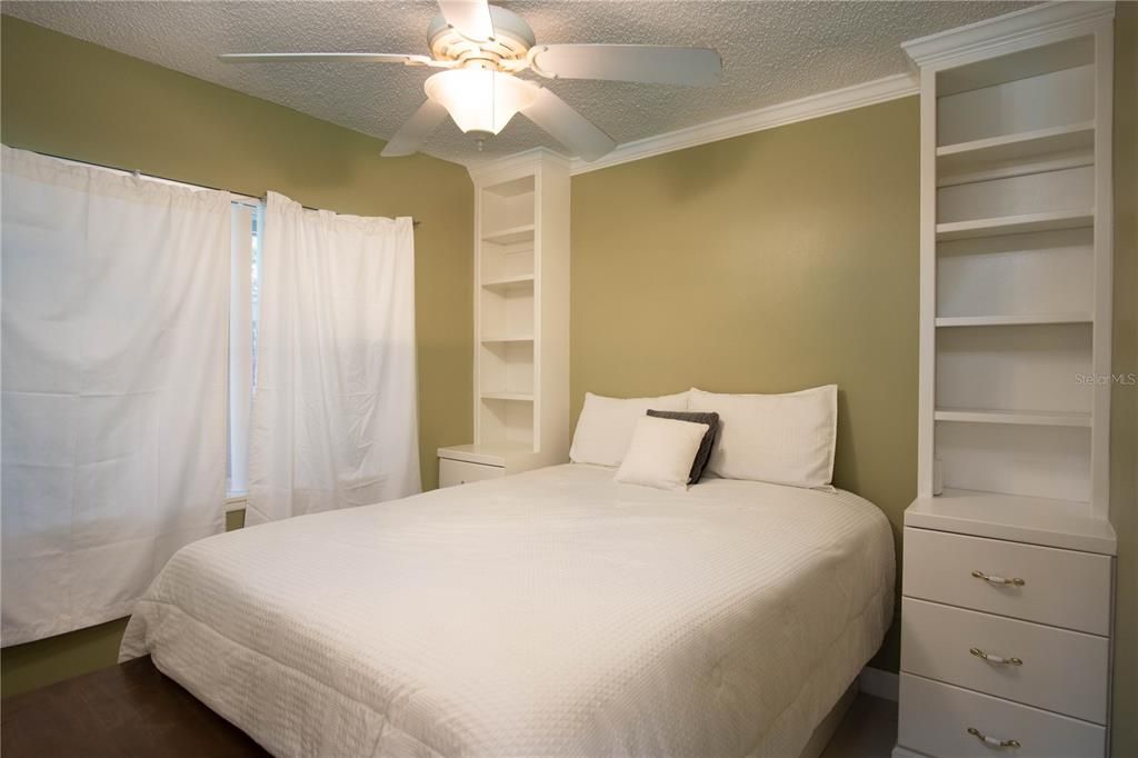 For Sale: $249,500 (1 beds, 1 baths, 480 Square Feet)