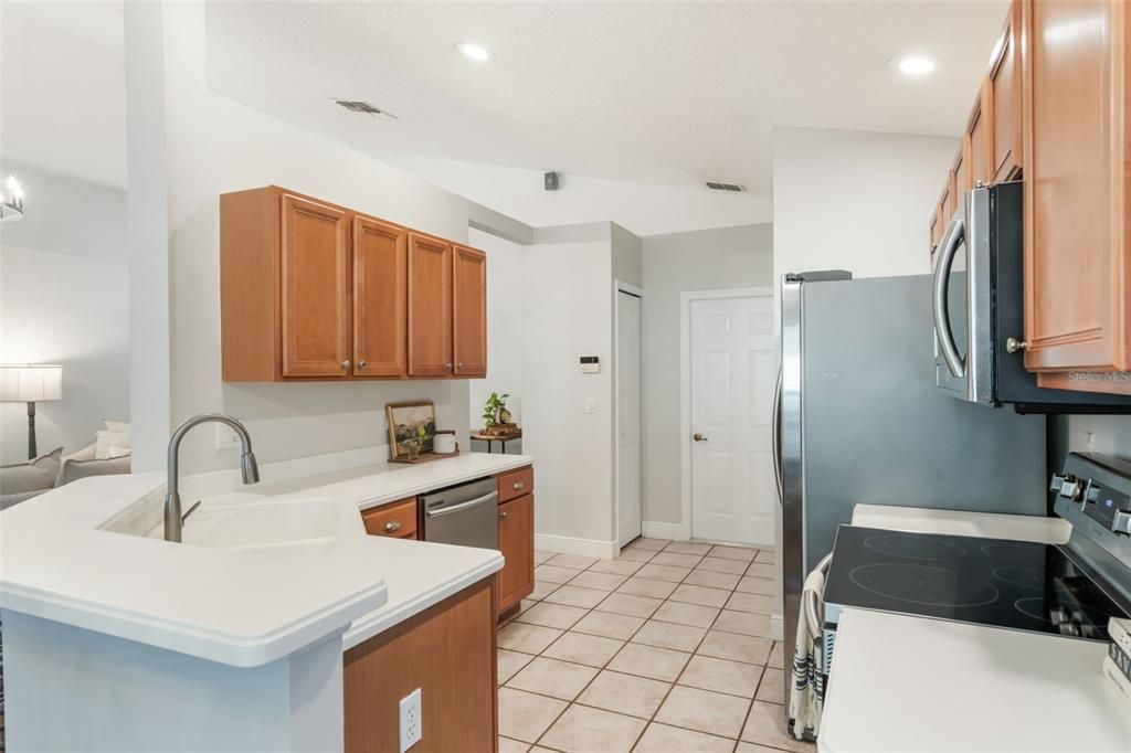 Active With Contract: $390,000 (3 beds, 2 baths, 1477 Square Feet)