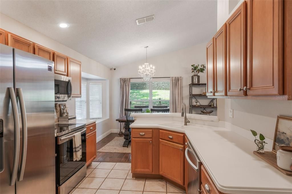 Active With Contract: $390,000 (3 beds, 2 baths, 1477 Square Feet)