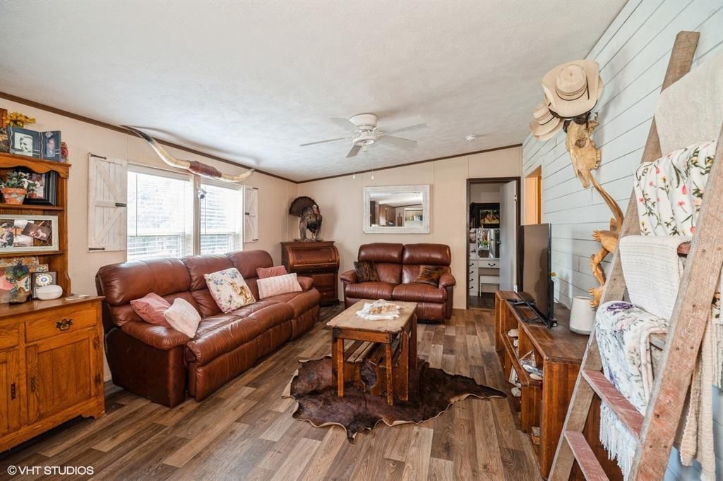 For Sale: $310,000 (4 beds, 2 baths, 1568 Square Feet)