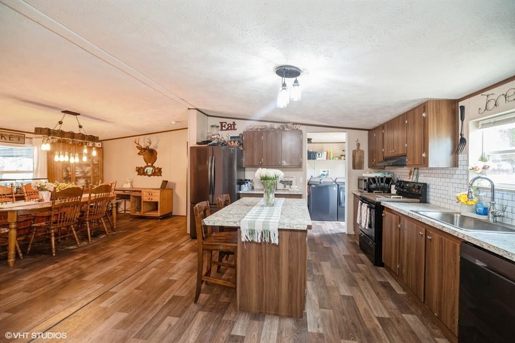 For Sale: $310,000 (4 beds, 2 baths, 1568 Square Feet)