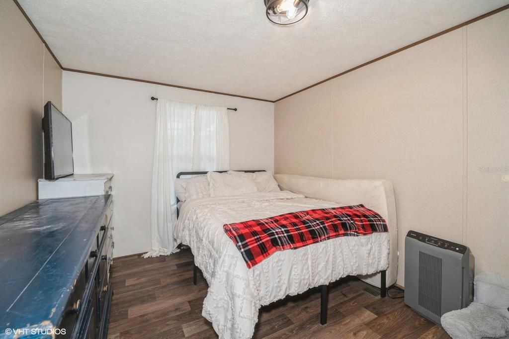 For Sale: $310,000 (4 beds, 2 baths, 1568 Square Feet)