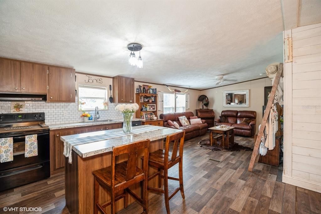 For Sale: $310,000 (4 beds, 2 baths, 1568 Square Feet)