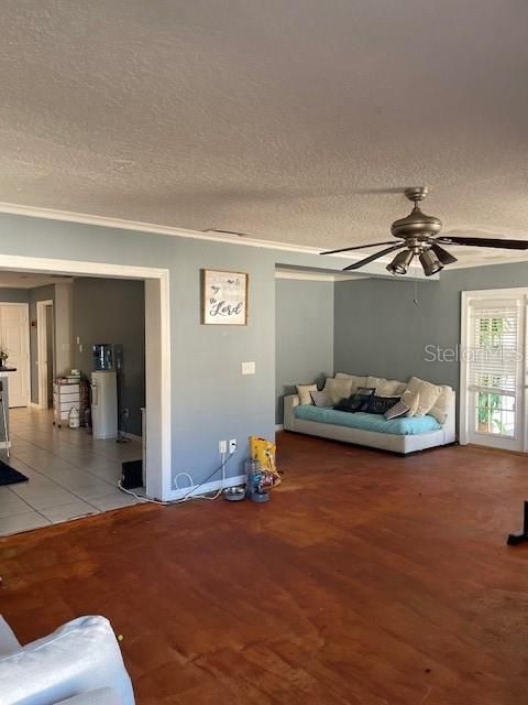 En Venta: $350,000 (4 camas, 2 baños, 2198 Pies cuadrados)