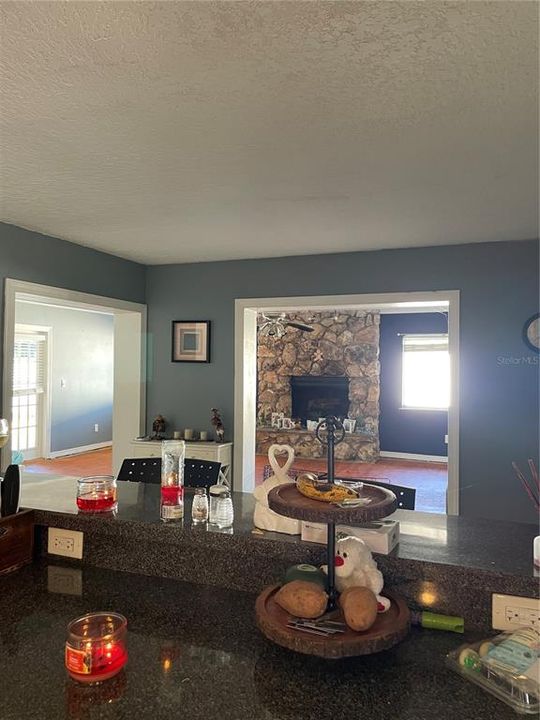 En Venta: $350,000 (4 camas, 2 baños, 2198 Pies cuadrados)