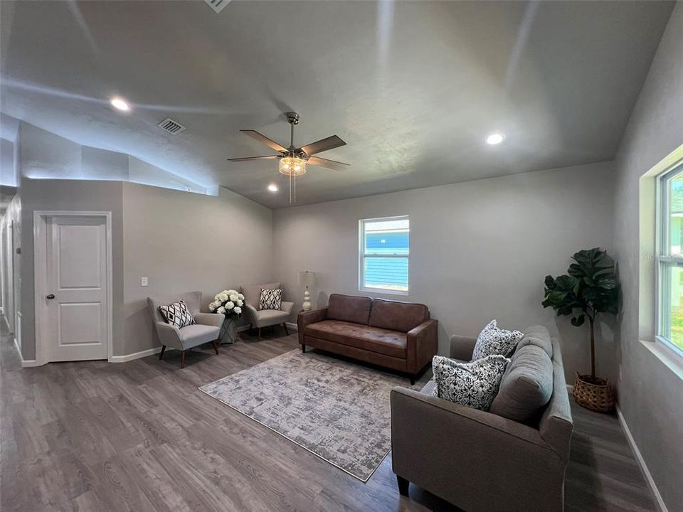 For Sale: $245,000 (3 beds, 2 baths, 1200 Square Feet)