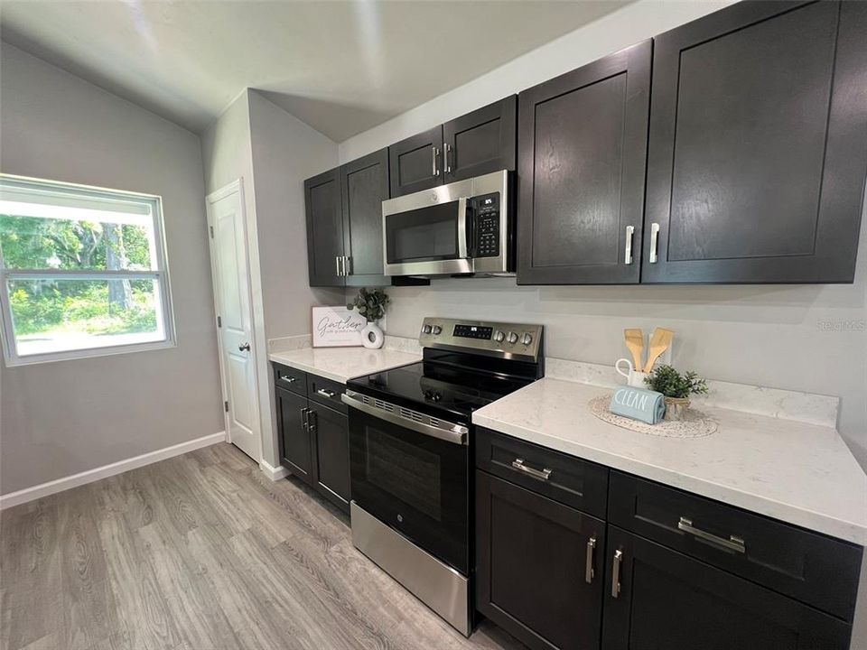 For Sale: $245,000 (3 beds, 2 baths, 1200 Square Feet)