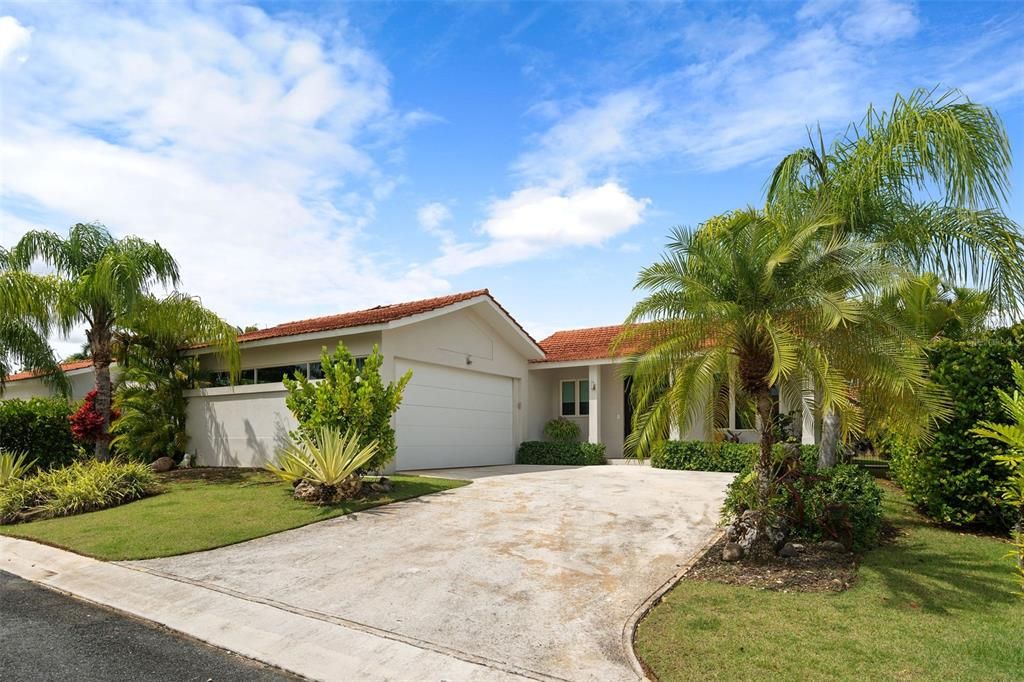 Recently Sold: $1,055,000 (3 beds, 3 baths, 2426.4 Square Feet)