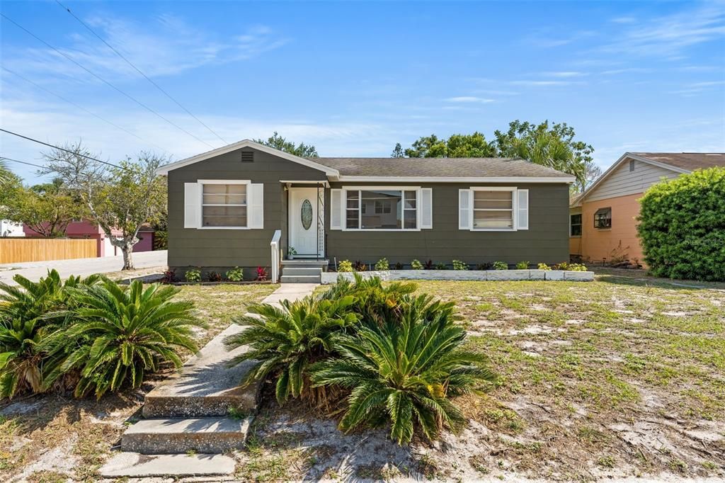Recently Sold: $375,000 (4 beds, 2 baths, 1414 Square Feet)