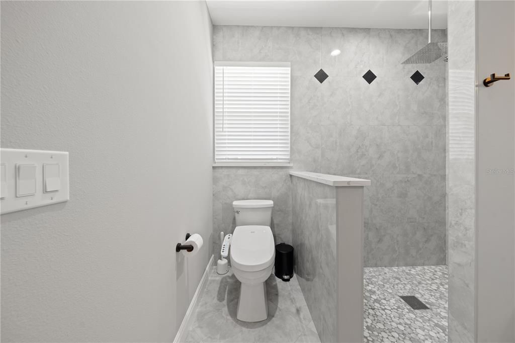 Activo con contrato: $439,900 (3 camas, 2 baños, 1725 Pies cuadrados)