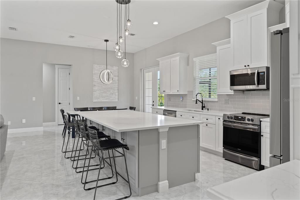Activo con contrato: $439,900 (3 camas, 2 baños, 1725 Pies cuadrados)