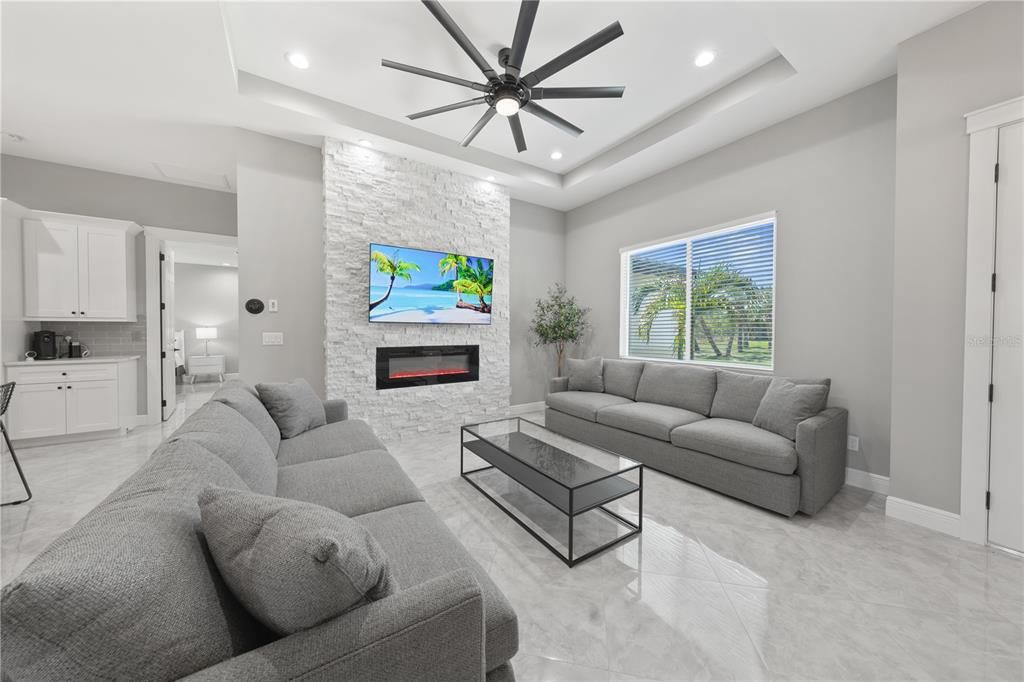 Activo con contrato: $439,900 (3 camas, 2 baños, 1725 Pies cuadrados)