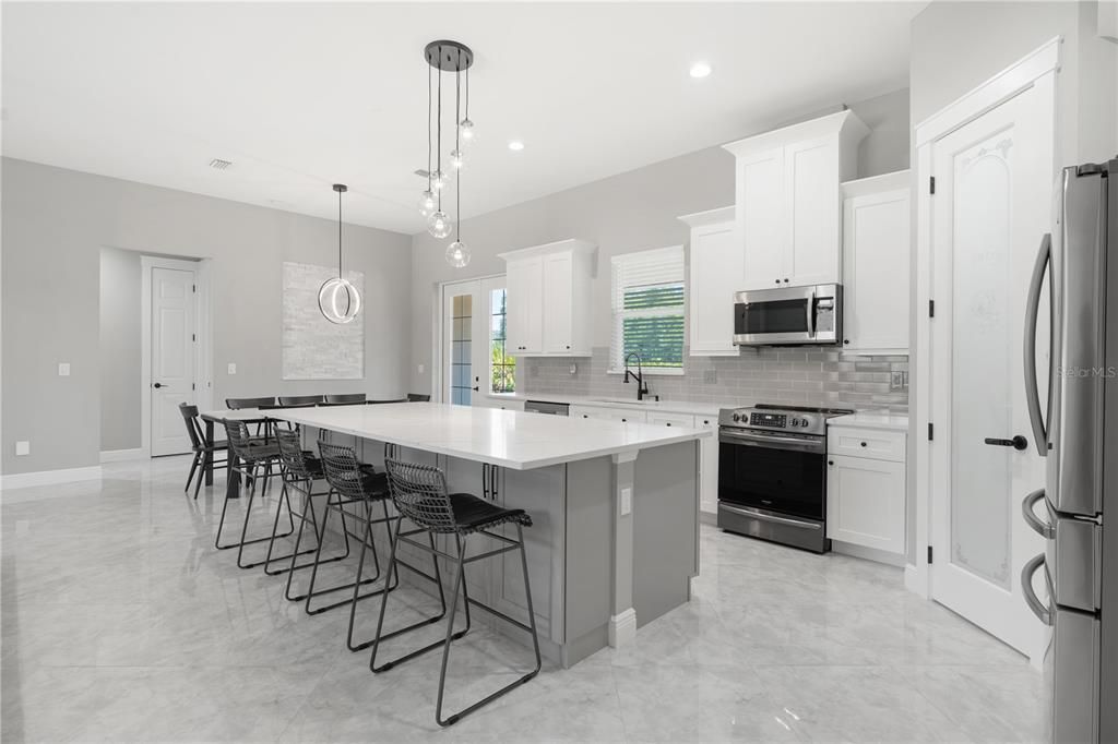 Activo con contrato: $439,900 (3 camas, 2 baños, 1725 Pies cuadrados)