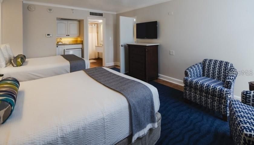 For Sale: $550,000 (2 beds, 2 baths, 835 Square Feet)