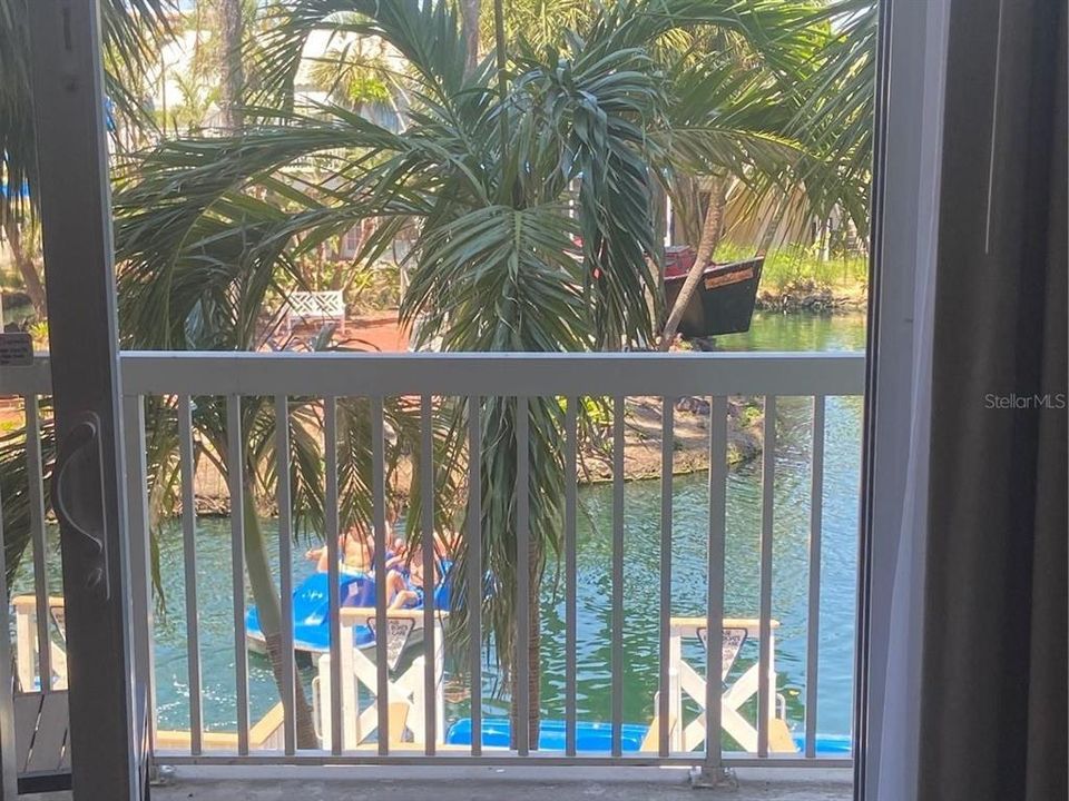 For Sale: $550,000 (2 beds, 2 baths, 835 Square Feet)