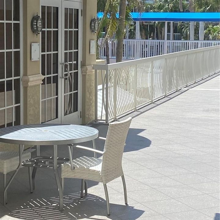 For Sale: $550,000 (2 beds, 2 baths, 835 Square Feet)