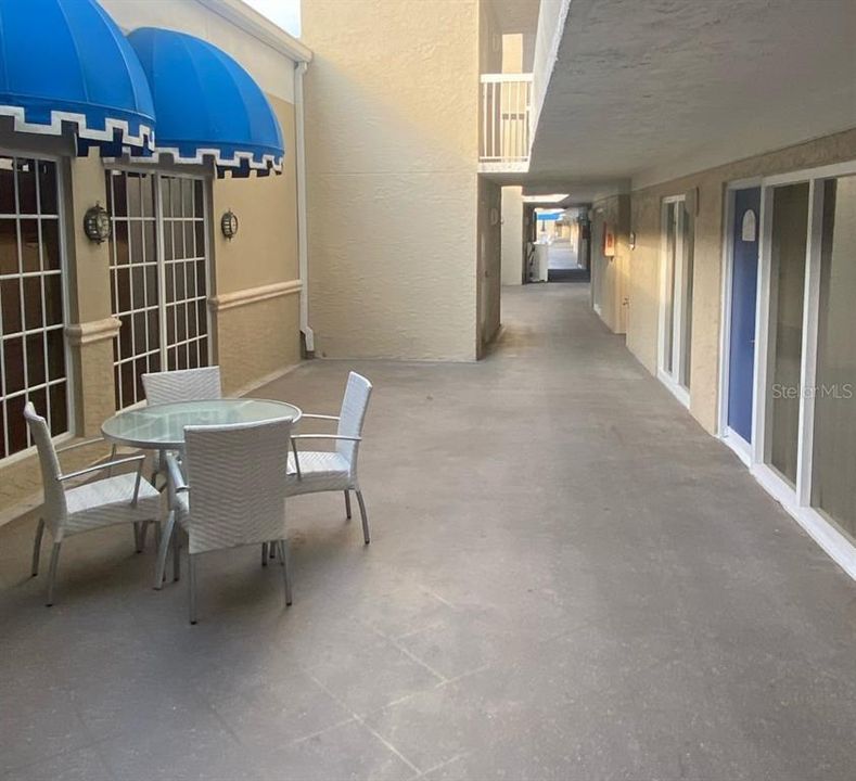 For Sale: $550,000 (2 beds, 2 baths, 835 Square Feet)