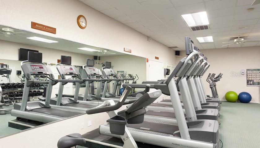 For Sale: $550,000 (2 beds, 2 baths, 835 Square Feet)