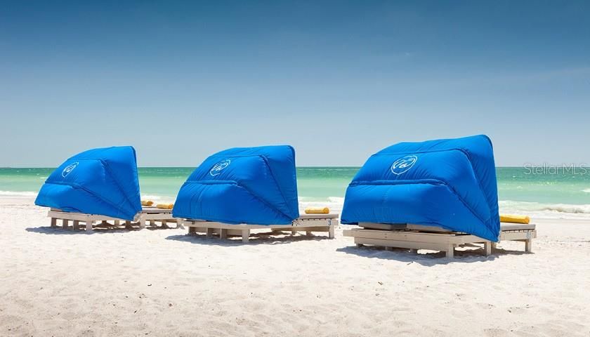 For Sale: $550,000 (2 beds, 2 baths, 835 Square Feet)