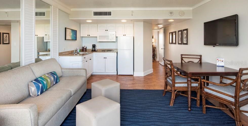 For Sale: $550,000 (2 beds, 2 baths, 835 Square Feet)