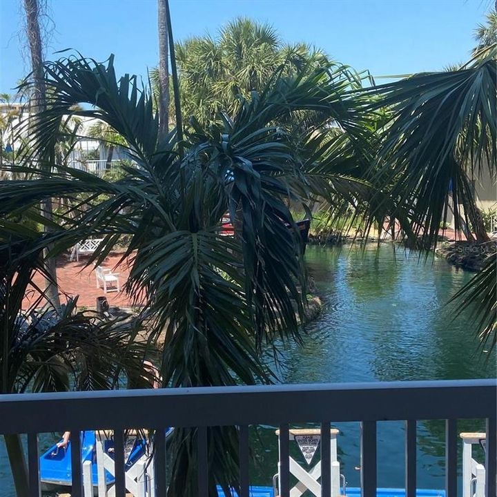 For Sale: $550,000 (2 beds, 2 baths, 835 Square Feet)