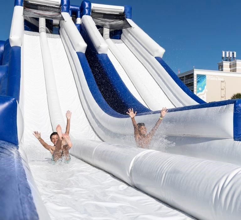 For Sale: $550,000 (2 beds, 2 baths, 835 Square Feet)