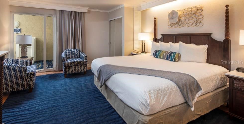 For Sale: $550,000 (2 beds, 2 baths, 835 Square Feet)