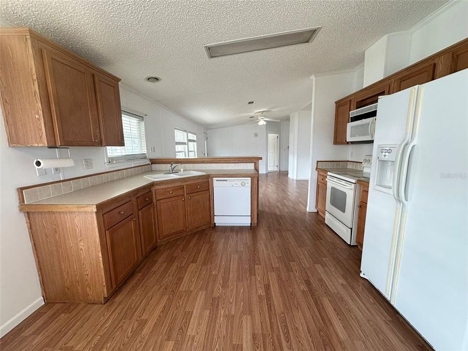 Active With Contract: $129,900 (3 beds, 2 baths, 1218 Square Feet)