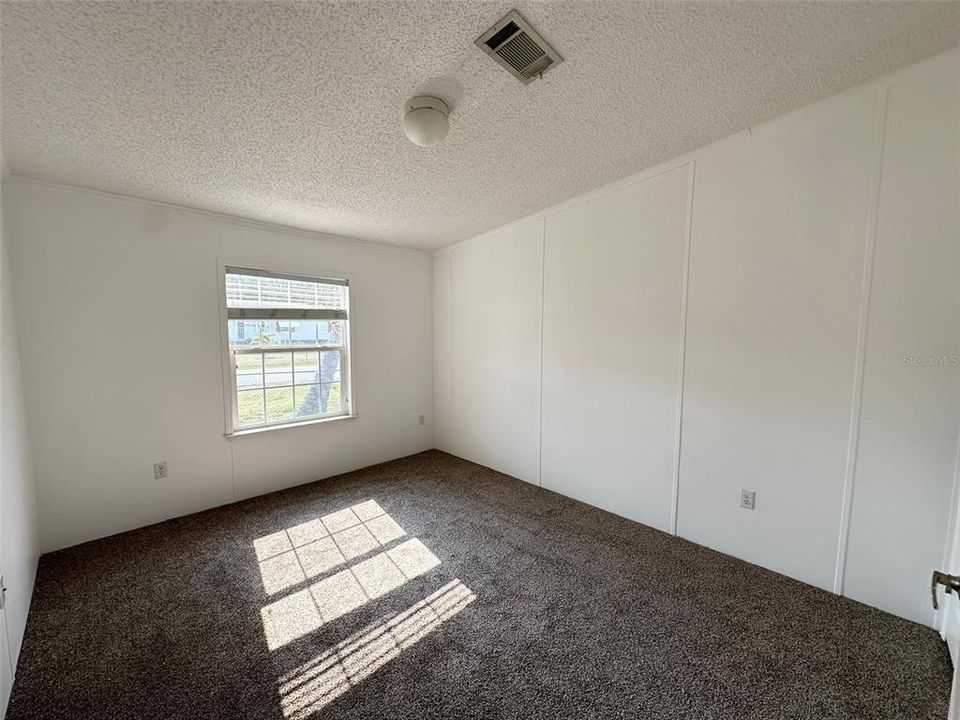 Active With Contract: $129,900 (3 beds, 2 baths, 1218 Square Feet)