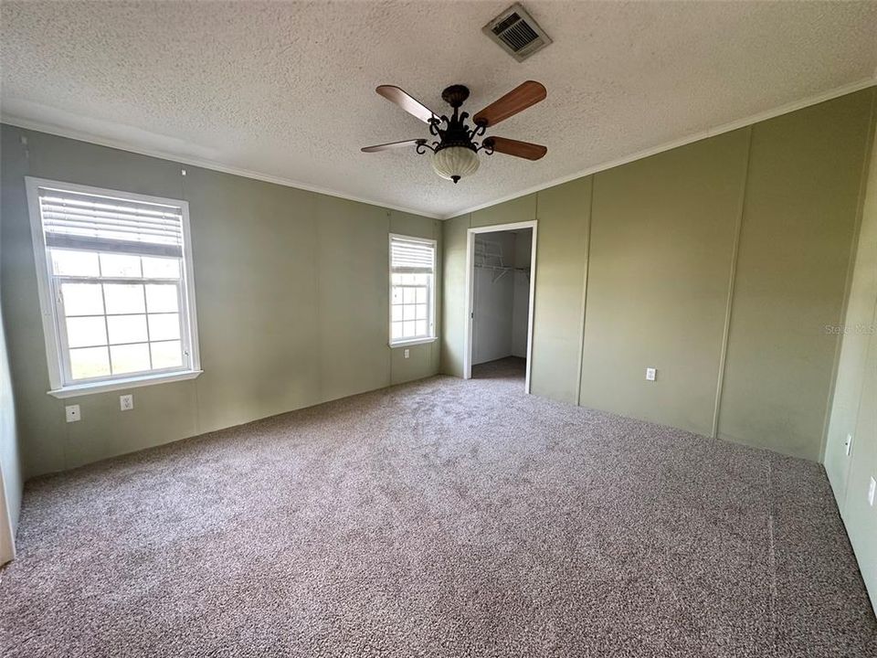 Active With Contract: $129,900 (3 beds, 2 baths, 1218 Square Feet)