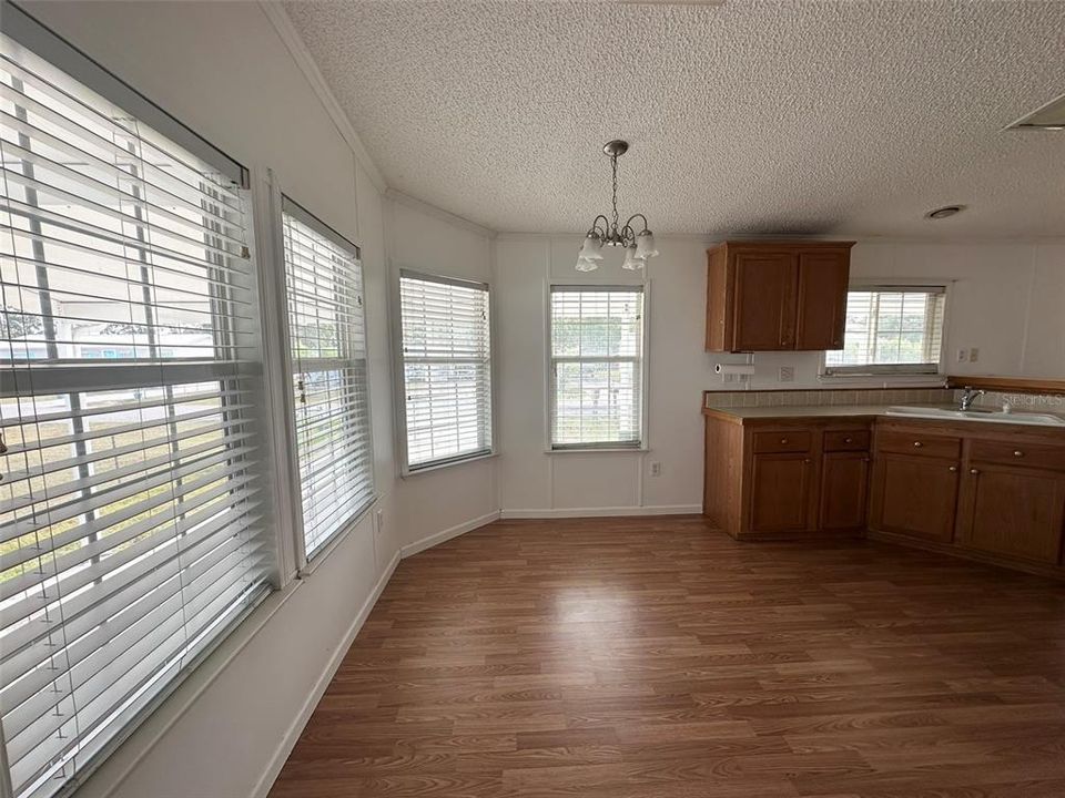 Active With Contract: $129,900 (3 beds, 2 baths, 1218 Square Feet)