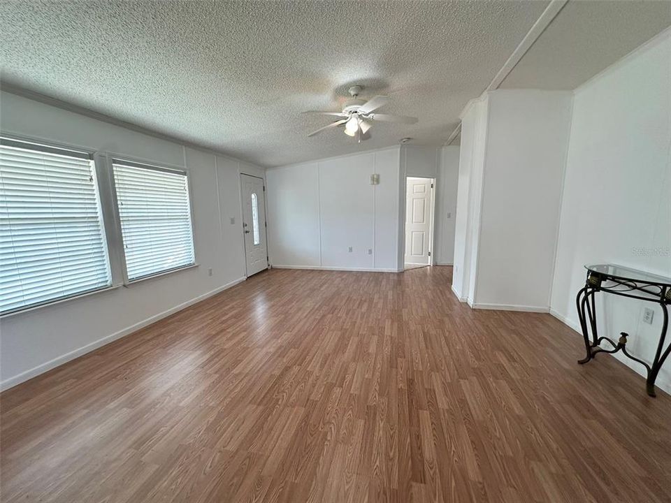 Active With Contract: $129,900 (3 beds, 2 baths, 1218 Square Feet)