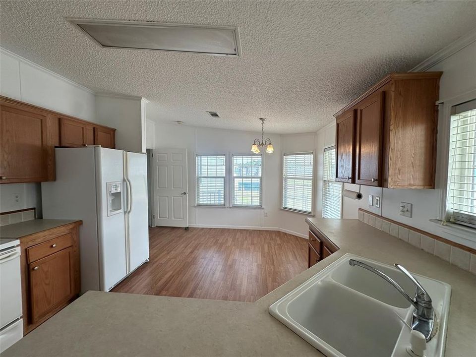 Active With Contract: $129,900 (3 beds, 2 baths, 1218 Square Feet)