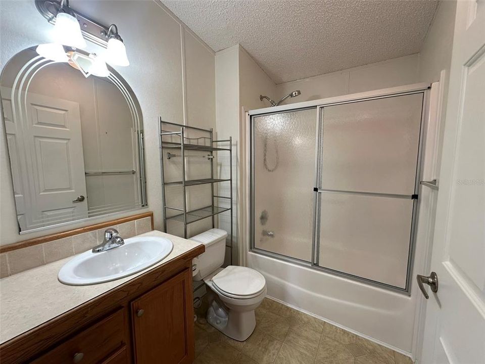 Active With Contract: $129,900 (3 beds, 2 baths, 1218 Square Feet)