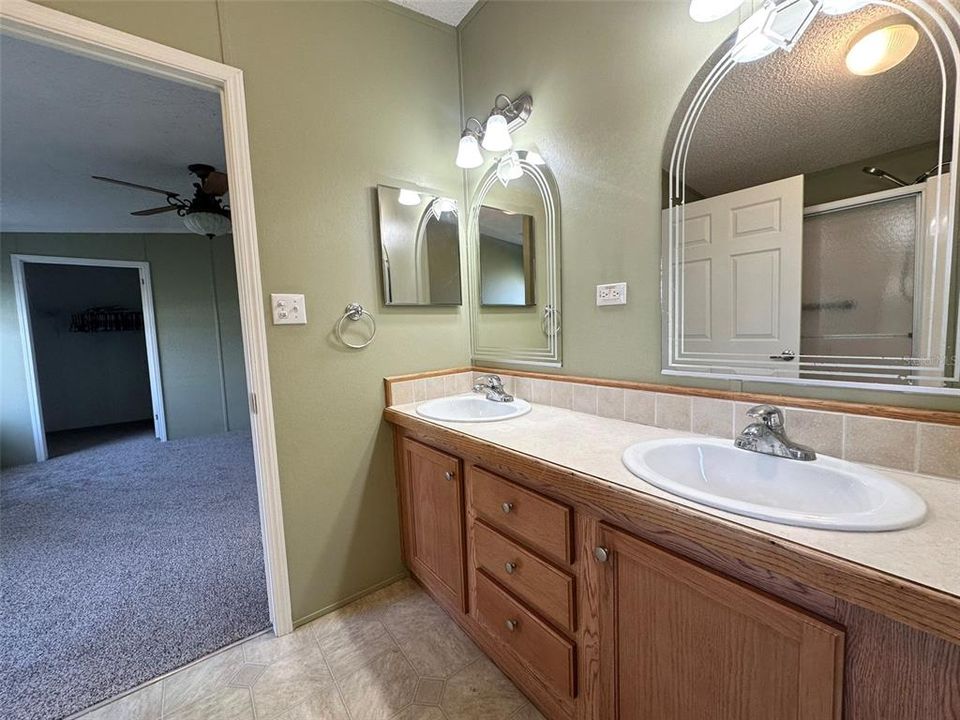 Active With Contract: $129,900 (3 beds, 2 baths, 1218 Square Feet)